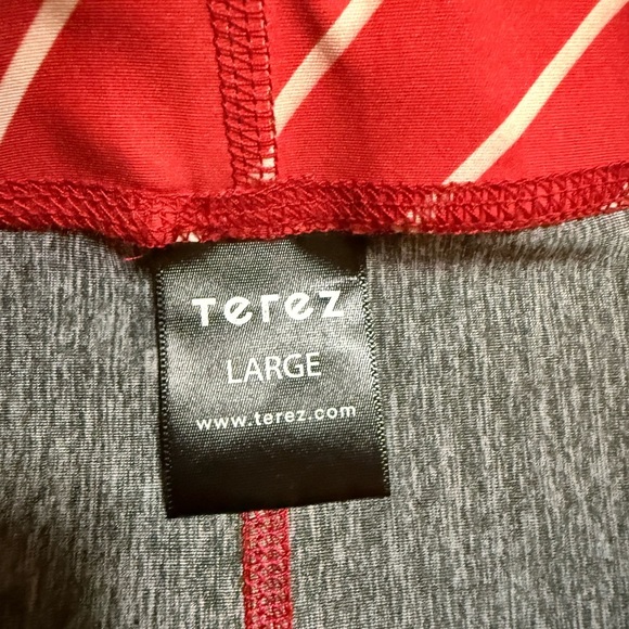 PELOTON TEREZ collab leggings, size large. Red ombré BNWT capri - Picture 3 of 3